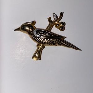Gold Toned Vintage Bird Broche Pin Excellent Condition